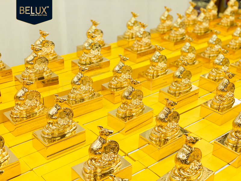 Lô tượng Chuột Tập Đoàn Dầu Khí cao 20cm mạ vàng 24k thiết kế theo yêu cầu